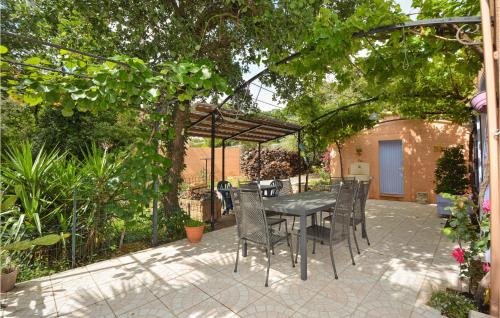 Maison de vacances Awesome home in Montignargues with 3 Bedrooms, WiFi and Outdoor swimming pool  Montignargues