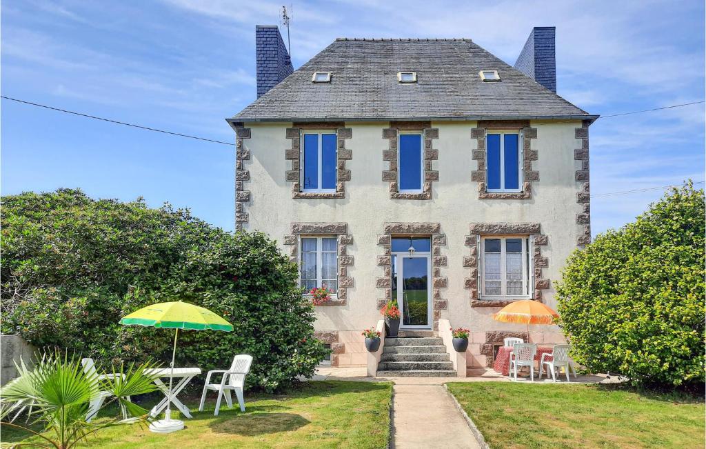 Maison de vacances Awesome home in Morlaix with 3 Bedrooms , 29600 Sainte-Geneviève