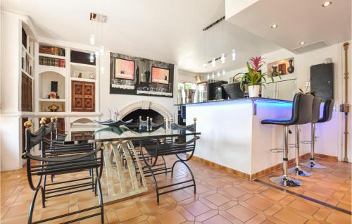 Maison de vacances Awesome home in Mougins with 4 Bedrooms, WiFi and Outdoor swimming pool  Mougins