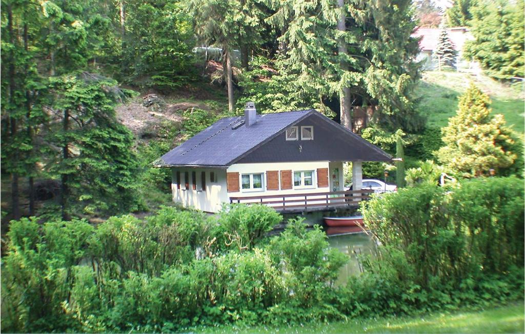 Maison de vacances Awesome home in Nahetal-Waldau with 3 Bedrooms and Sauna , 98553 Hinternah