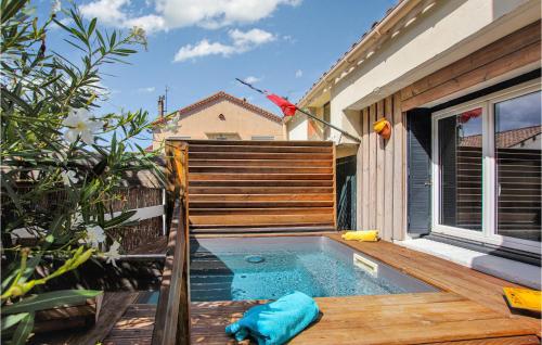 Awesome home in Orange with Outdoor swimming pool, 1 Bedrooms and WiFi Orange france