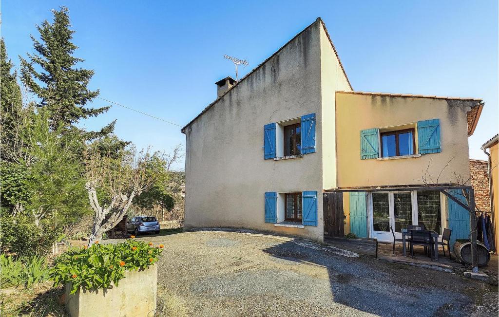 Maison de vacances Awesome home in Pierrerue with 3 Bedrooms and WiFi , 34360 Pierrerue