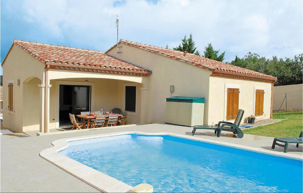 Maison de vacances Awesome home in Pomas with 3 Bedrooms and Outdoor swimming pool , 11250 Pomas