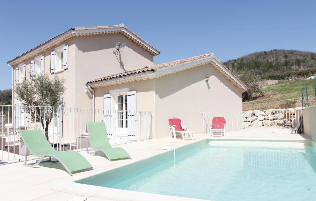 Maison de vacances Awesome home in Saint Thome with 5 Bedrooms, WiFi and Outdoor swimming pool , 7220 Saint-Thomé