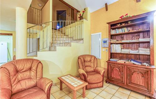 Maison de vacances Awesome home in St Cme dolt with WiFi and 7 Bedrooms  Saint-Côme-dʼOlt