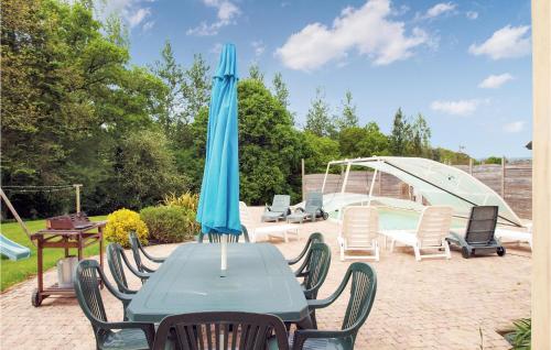 Awesome home in St Martin des Pres with 5 Bedrooms, WiFi and Outdoor swimming pool Ville Morvan france