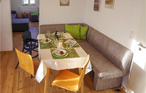 Maison de vacances Awesome home in Teuschnitz- Wickendorf with Sauna, WiFi and 3 Bedrooms  Teuschnitz