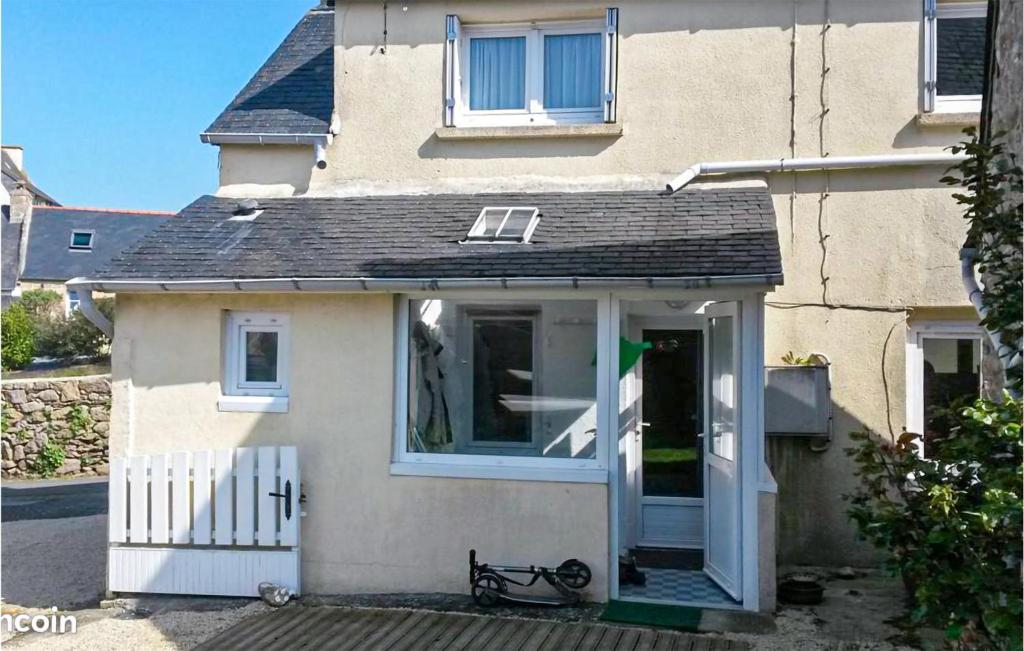 Maison de vacances Awesome home in Trdrez-Locqumeau with 2 Bedrooms , 22300 Bas Kerhain