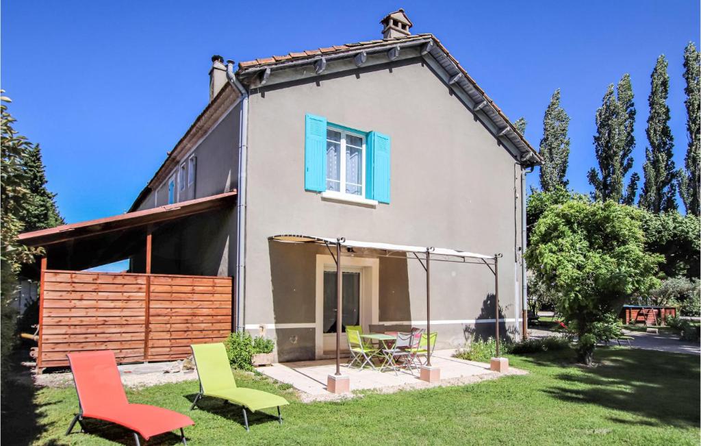 Maison de vacances Awesome home in Verquires with 3 Bedrooms, WiFi and Outdoor swimming pool , 13670 Verquières