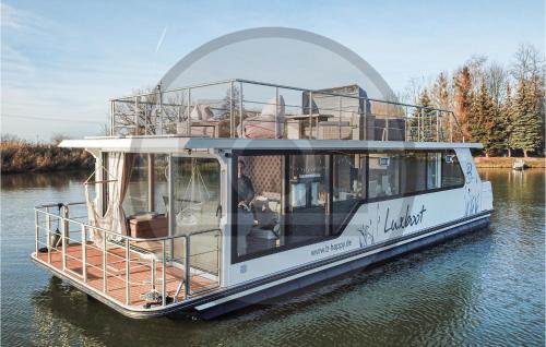 Awesome ship-boat in Havelsee with 2 Bedrooms Kützkow allemagne