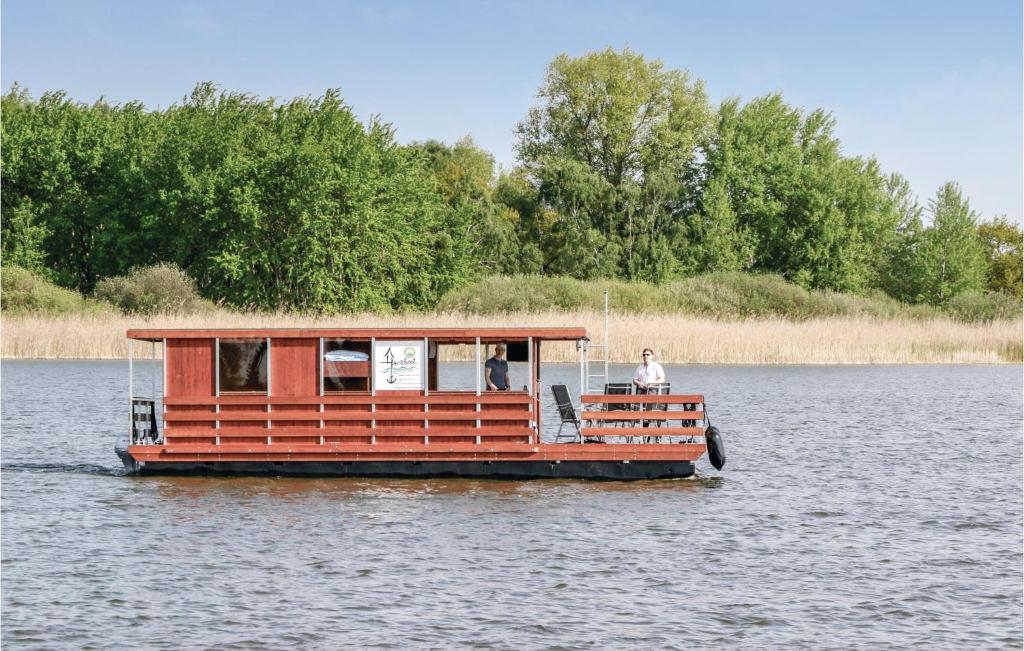 Bateau-hôtel Awesome ship-boat in Neustrelitz with 2 Bedrooms and WiFi , 17235 Neustrelitz