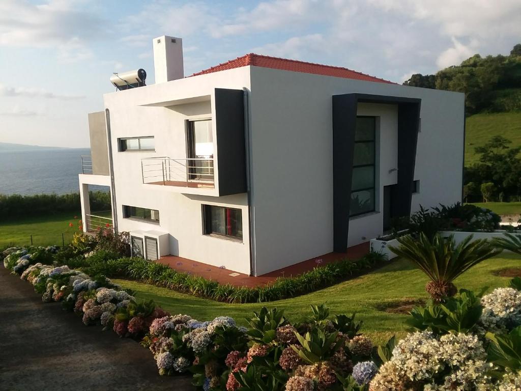 Maisons de vacances Azores, Faial , Horta, Vacation Beach Front Home, First & Second Floor for rent separately Boca da Grota Funda Caminho do Porto #20, 9900-426 Abegoaria