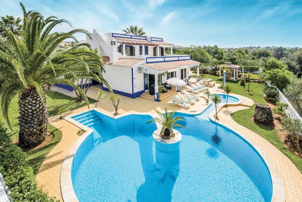 Villa Azzurro , 8200-000 Patroves