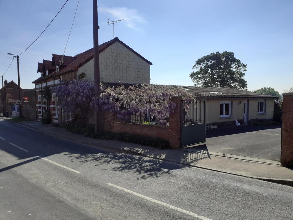 B&B / Chambre d'hôtes 14-18 Somme Chambres 5 Rue d'Hamel 80300 Beaucourt-sur-lʼAncre