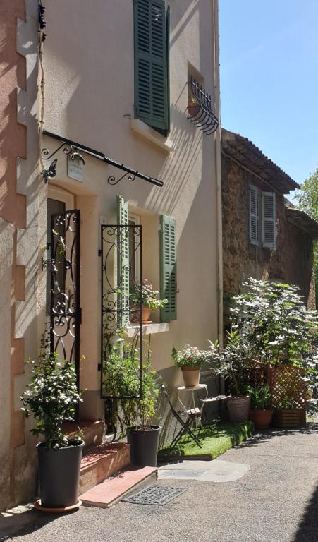 B&B / Chambre d'hôtes 4 safraniers 4 Rue du Safranier 83690 Sillans-la-Cascade