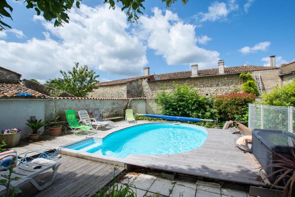 B&B / Chambre d'hôtes A L'Antan - La Ferme D'Octave 9, rue du Presbytere 17770 Saint-Hilaire-de-Villefranche