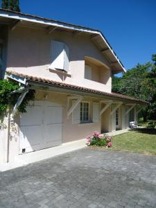 B&B / Chambre d'hôtes A la Cerisaie 5,ALLEE LE GRAND ARNAUD 33360 Carignan Aquitaine