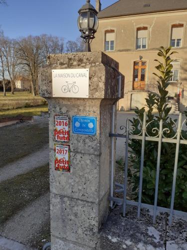 A La Maison Du Canal