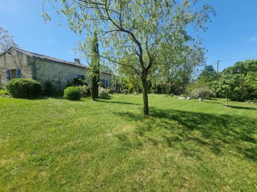A SERVANAC Chambre privative dans un jardin bucolique