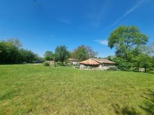 A SERVANAC Chambre privative dans un jardin bucolique