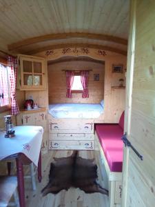 B&B / Chambre d'hôtes Acabatz de dintrar 8 Les Roussinches 15230 Brezons Auvergne