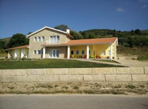 B&B / Chambre d'hôtes Agroturismo A Fidalga Quinta da Portela s/n, Linhares da Beira 6360-080 Linhares Région Centre