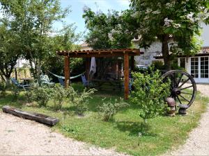 B&B / Chambre d'hôtes Ajjana Chambres d'hôtes 38 Route du Grand Etang les Marottes 24470 Saint-Saud-Lacoussière Aquitaine