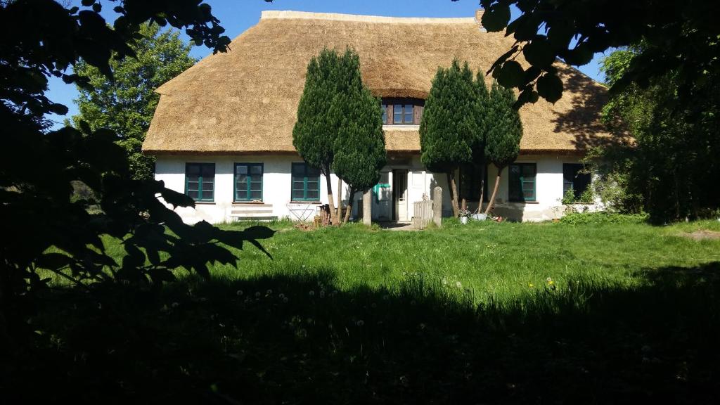 Altes Pfarrhaus Dorfstraße 20 Altes Pfarrhaus, 18569 Neuenkirchen auf Rugen