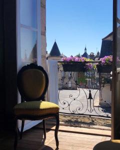 B&B / Chambre d'hôtes Ancienne Perception 24 Place Gambetta 23600 Boussac Limousin