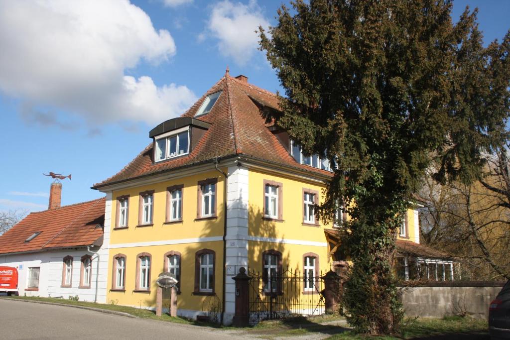 B&B / Chambre d'hôtes Art-be-and-b Appartement -Studios Leopoldstraße 30 79359 Riegel am Kaiserstuhl