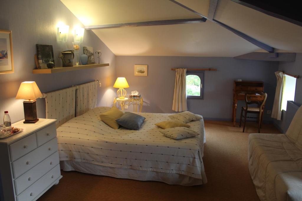 B&B / Chambre d'hôtes Au Bon Accueil 11 route de Mirambeau 17500 Jonzac