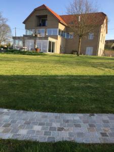 AU BORD DE LA FORET