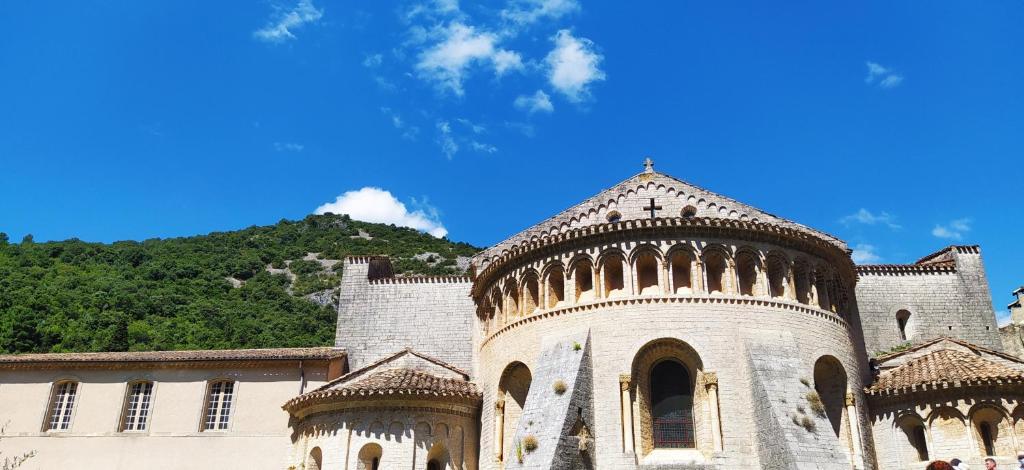 B&B / Chambre d'hôtes Au bord du verdus 5 Rue Chapelle des Pénitents 34150 Saint-Guilhem-le-Désert