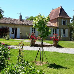 B&B / Chambre d'hôtes Au Château Juillac Au Château 32230 Juillac Midi-Pyrénées