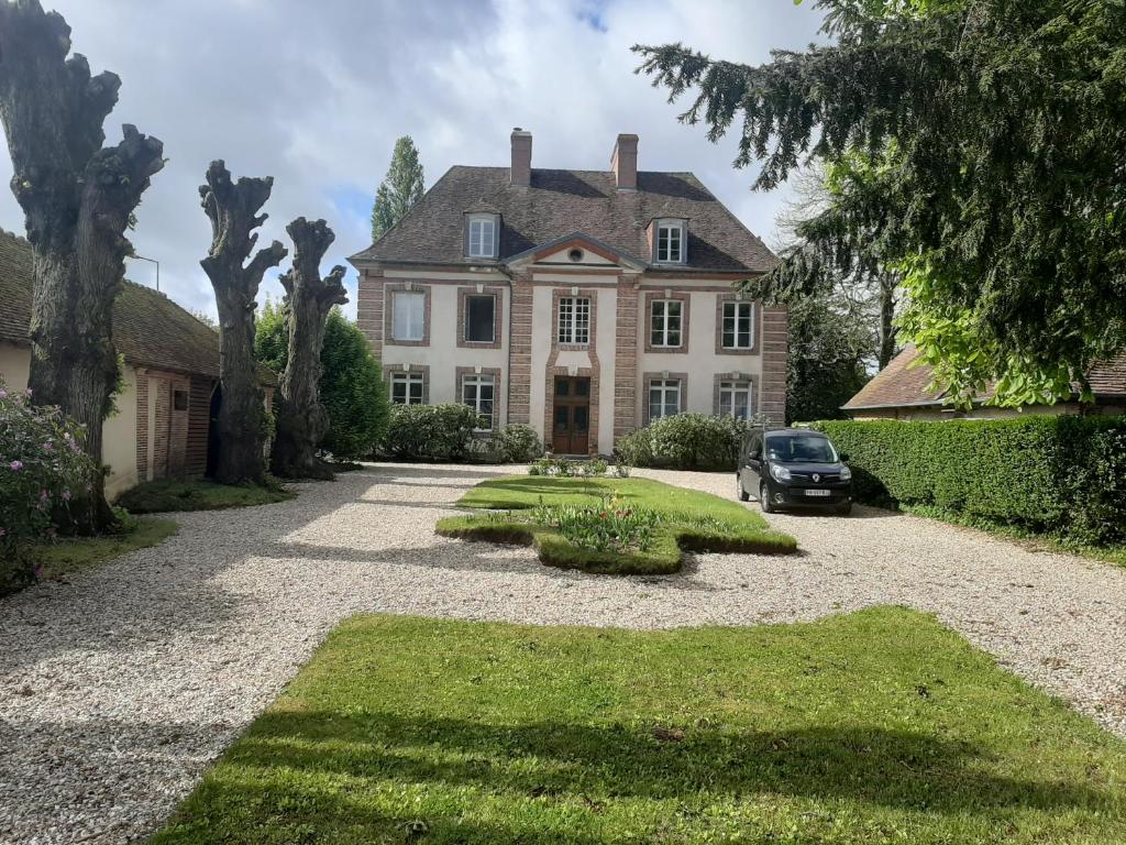AU MANOIR DE LA BARRE LA BARRE EN OUCHE 1 GRANDE RUE, 27330 La Barre-en-Ouche