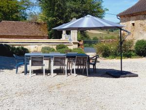 B&B / Chambre d'hôtes Au pays de Jacquou : Chambre d’hôtes et table d’hôtes Lieu-dit Bonneval 24210 Fossemagne Aquitaine