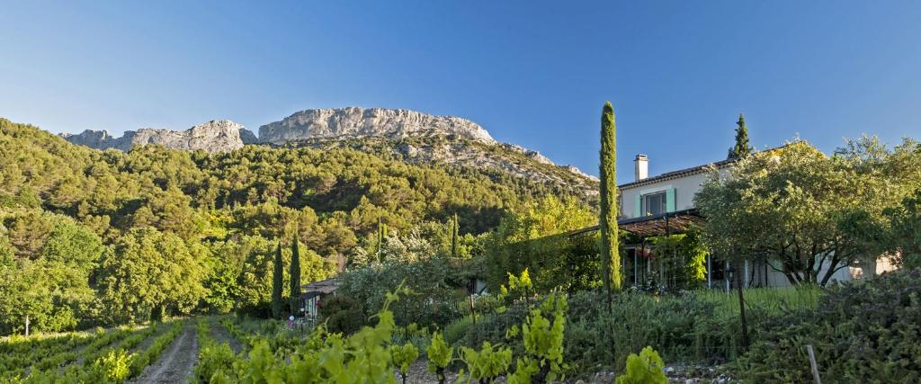 B&B / Chambre d'hôtes Au Soleil du Bonheur 6 Allée du Grand Jardin 84190 Lafare