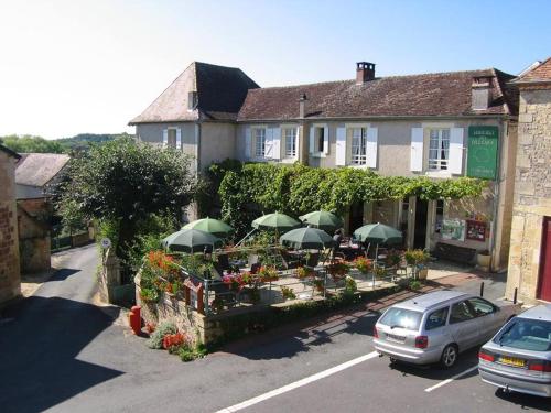 B&B / Chambre d'hôtes Auberge des Tilleuls 2 place de la mairie 24390 Badefols-dʼAns Aquitaine