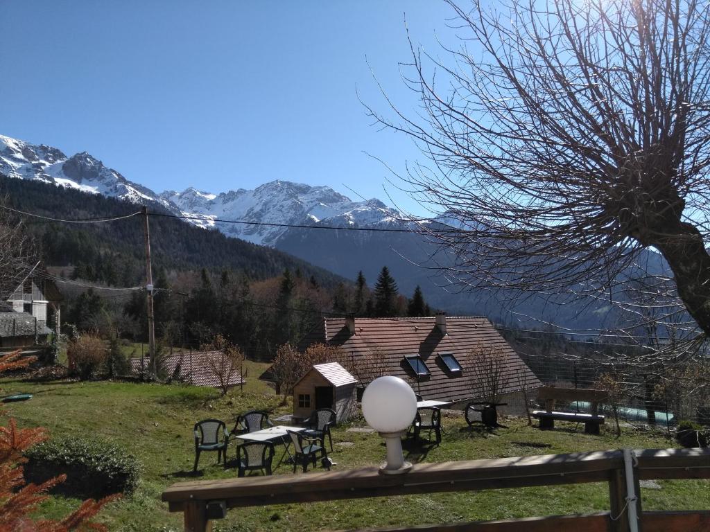 B&B / Chambre d'hôtes Auberge du Grand Joly Hameau La Perrière 38190 Sainte-Agnès