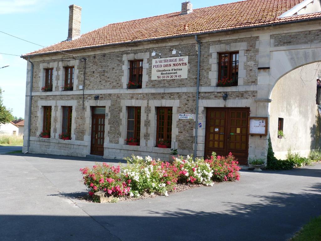 B&B / Chambre d'hôtes auberge du pied des monts 6 rue de la fontaine 08400 Grivy-Loisy