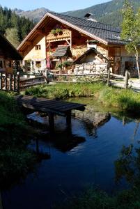 B&B / Chambre d'hôtes Auberge NEMOZ Hameau La MARTINETTE 38580 La Ferrière Rhône-Alpes