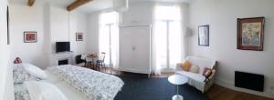B&B / Chambre d'hôtes Aumes Sweet Home Chambre d'Hôtes 23 Place de la Mairie 34530 Aumes Languedoc-Roussillon