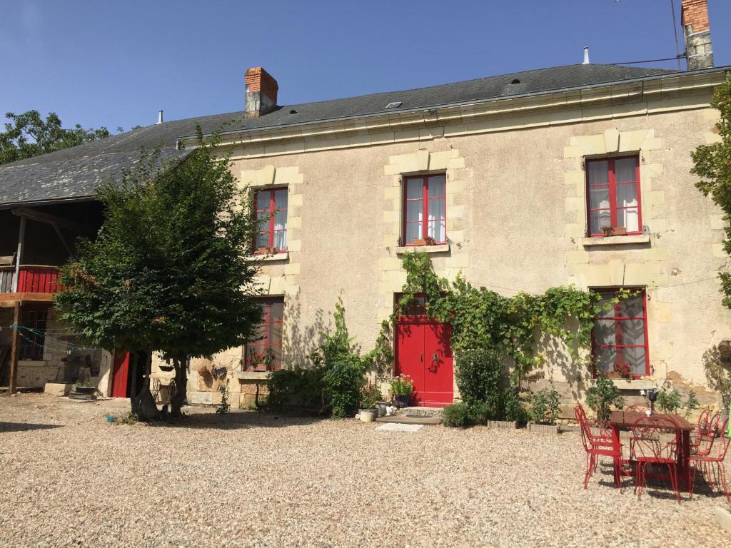 B&B / Chambre d'hôtes Aux Caprices des Dieux 25 Grand Rue 79600 Marnes