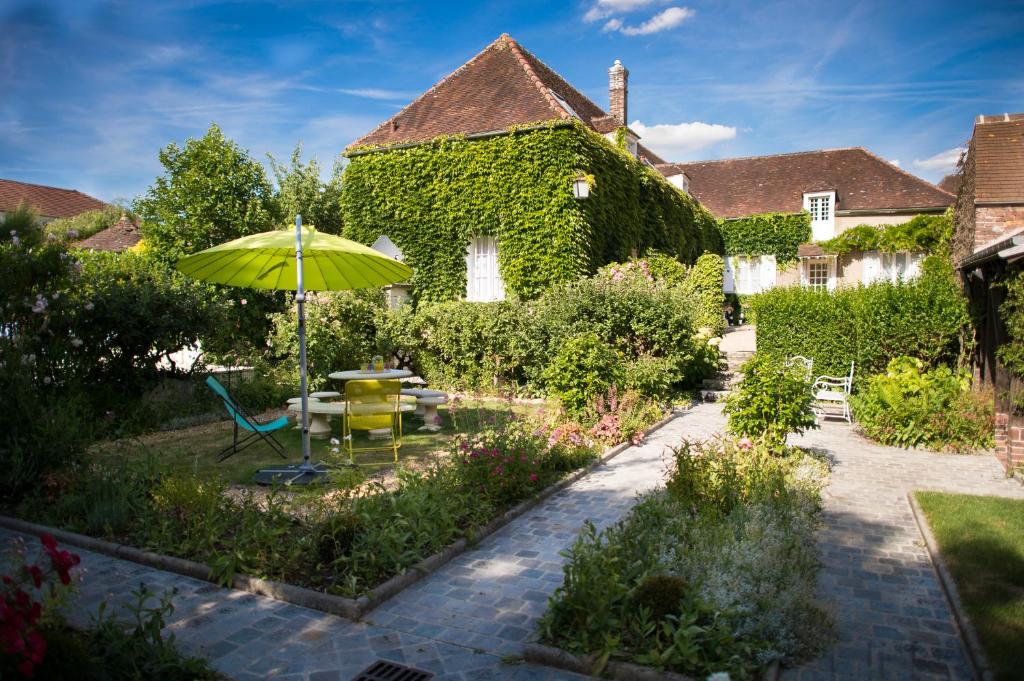 B&B / Chambre d'hôtes Aux Charmes de Maintenon 1 rue  du bassin 28130 Maintenon