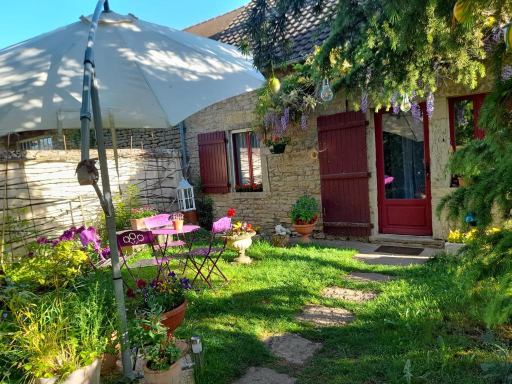 B&B / Chambre d'hôtes Aux Glycines Hameau de Collonges 1 rue Anne 21320 Marcilly-Ogny