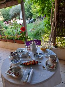 B&B / Chambre d'hôtes Aux Glycines Hameau de Collonges 1 rue Anne 21320 Marcilly-Ogny Bourgogne