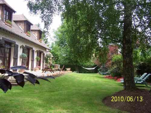 B&B / Chambre d'hôtes Aux Marguerites Des Jacobins 15 Bis 27620 Sainte-Geneviève-lès-Gasny