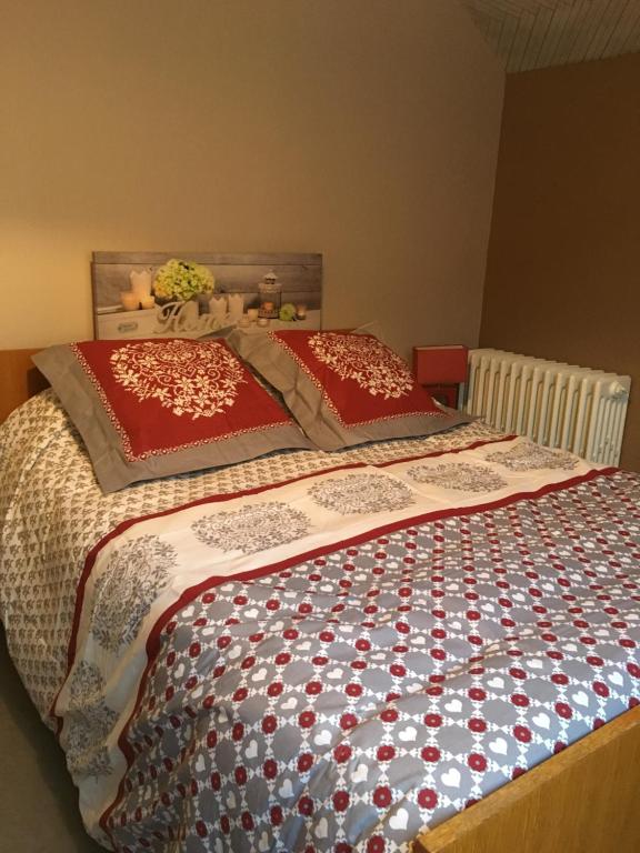 B&B / Chambre d'hôtes AUX PORTES D'AUBRAC studio 2 personnes SALGUES Hameau de Salgues 12470 Salgues