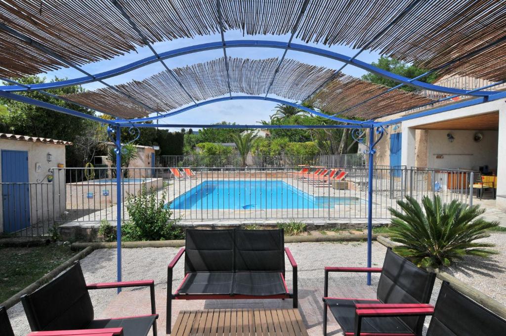 Avenue View Rooms