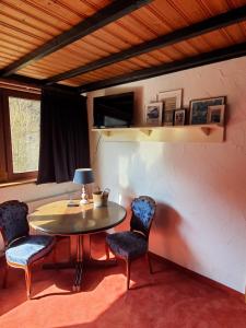 B&B / Chambre d'hôtes B&B Am Sahrbach 24 Münstereifeler Straße 53505 Altenahr Rhénanie-Palatinat